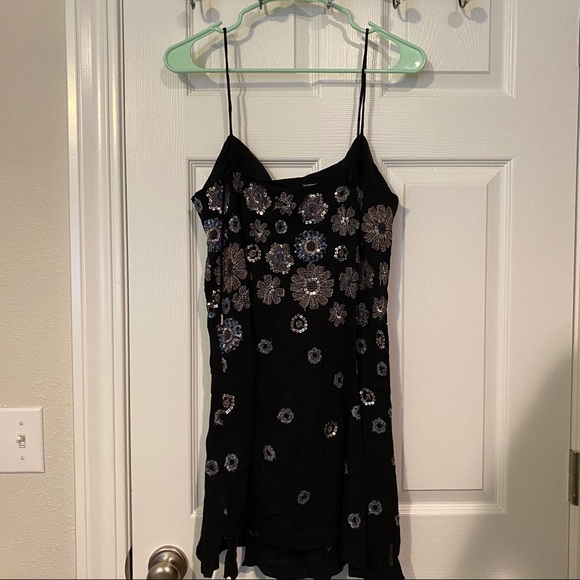 New cute Free People embroidered beaded dress - Picture 3 of 4